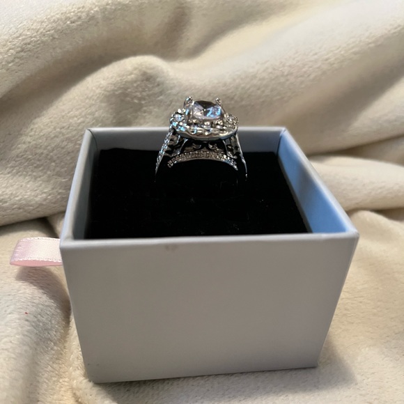 SPARKLING FASHION RING | SIZE 8 - Picture 8 of 13